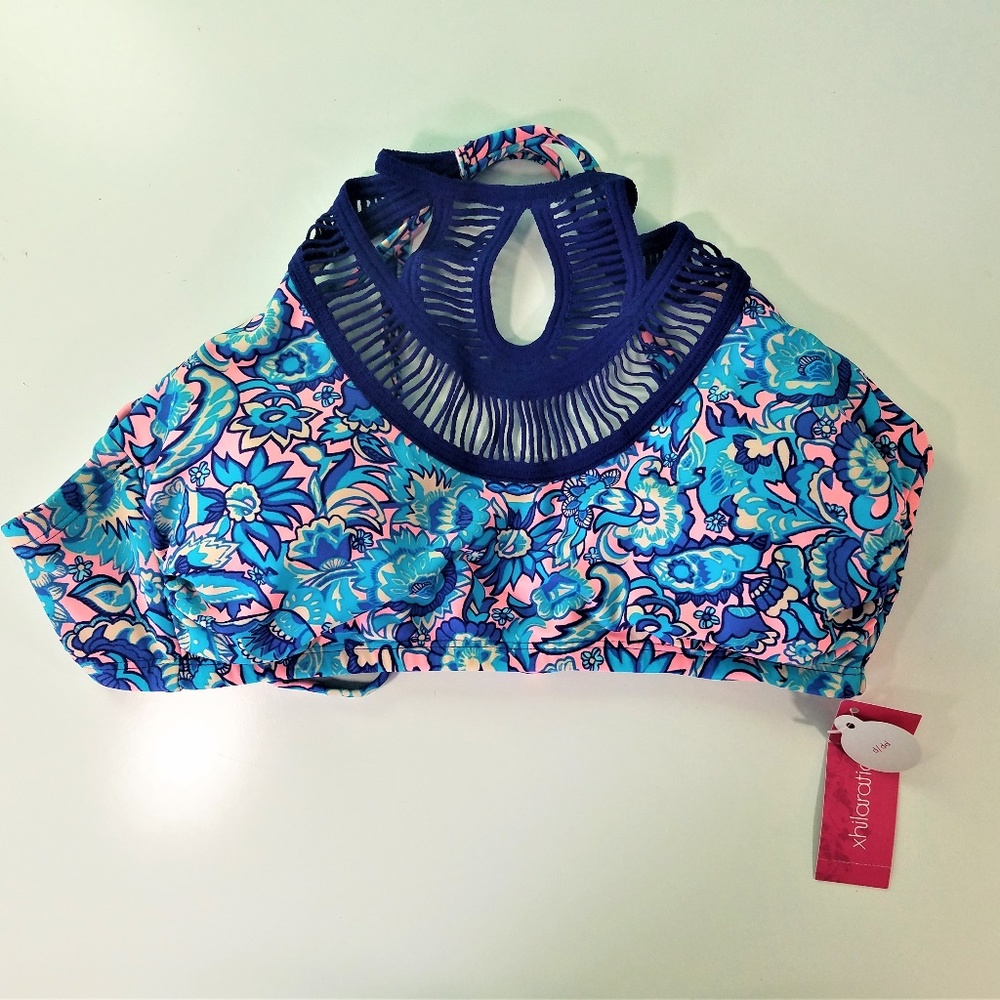 *NEW*  Xhilaration Green Print Bikini Top J1181